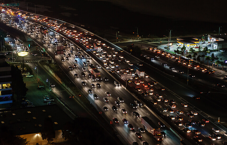 ジャカルタの渋滞によって損をしている時間は1年で約2400時間！？